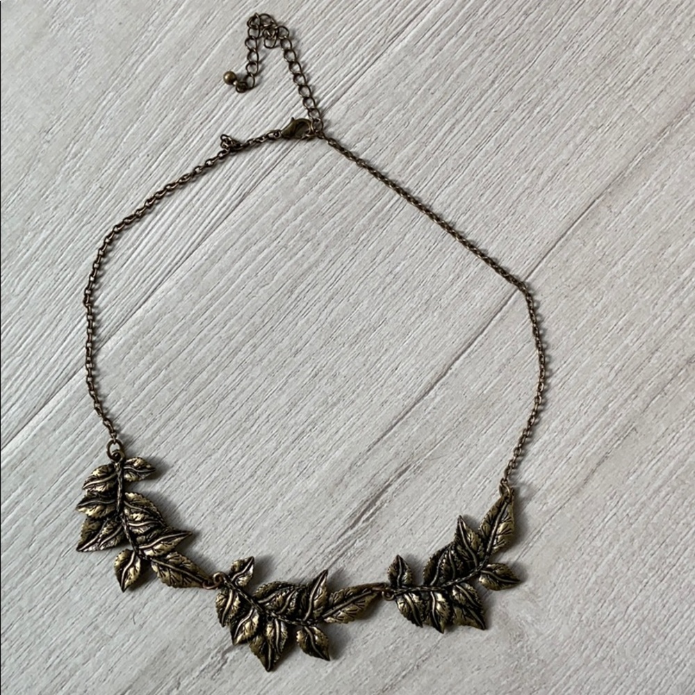 Leafy designed metal necklace
